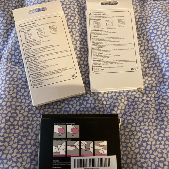 Pink 🩷 and navy blue 💙 press on nail sets - Picture 2 of 2